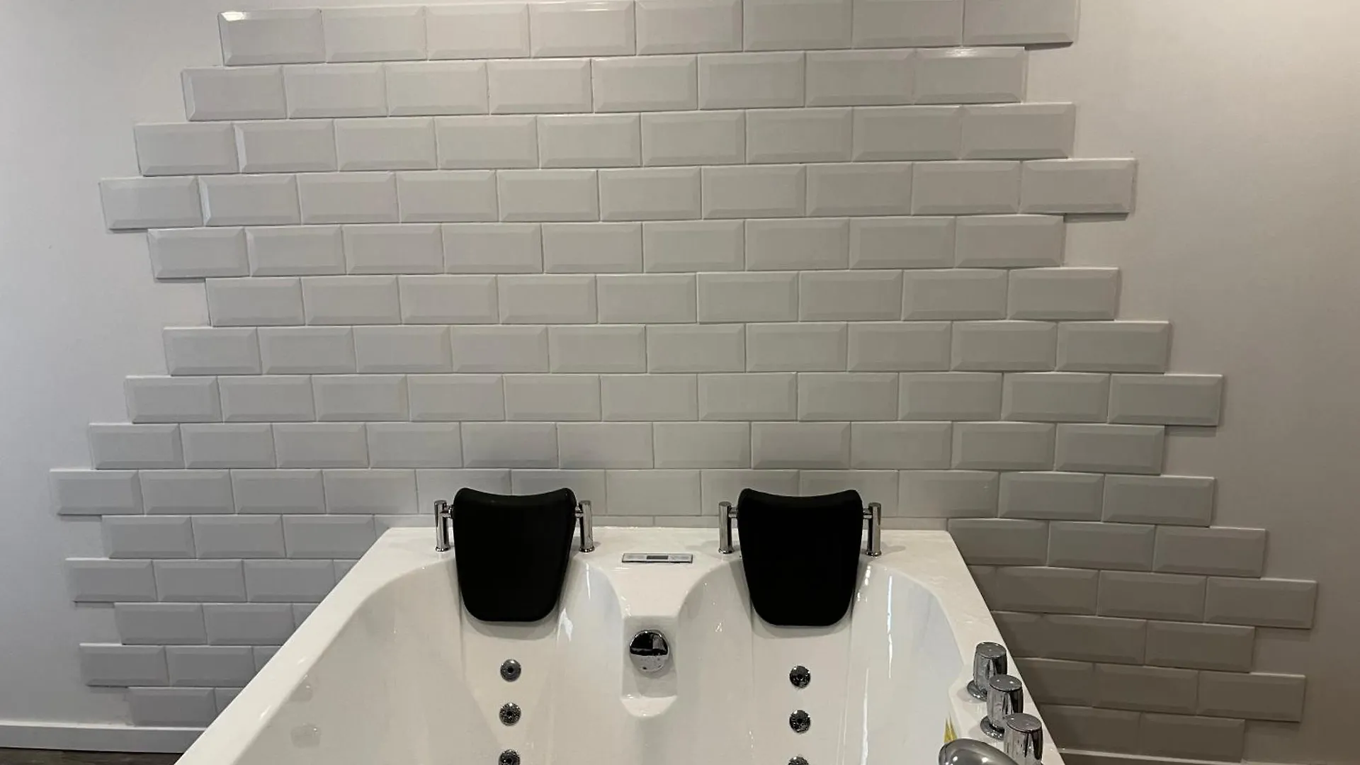 Hébergement de vacances Suite Romantique Love Nid 83 La Farlède